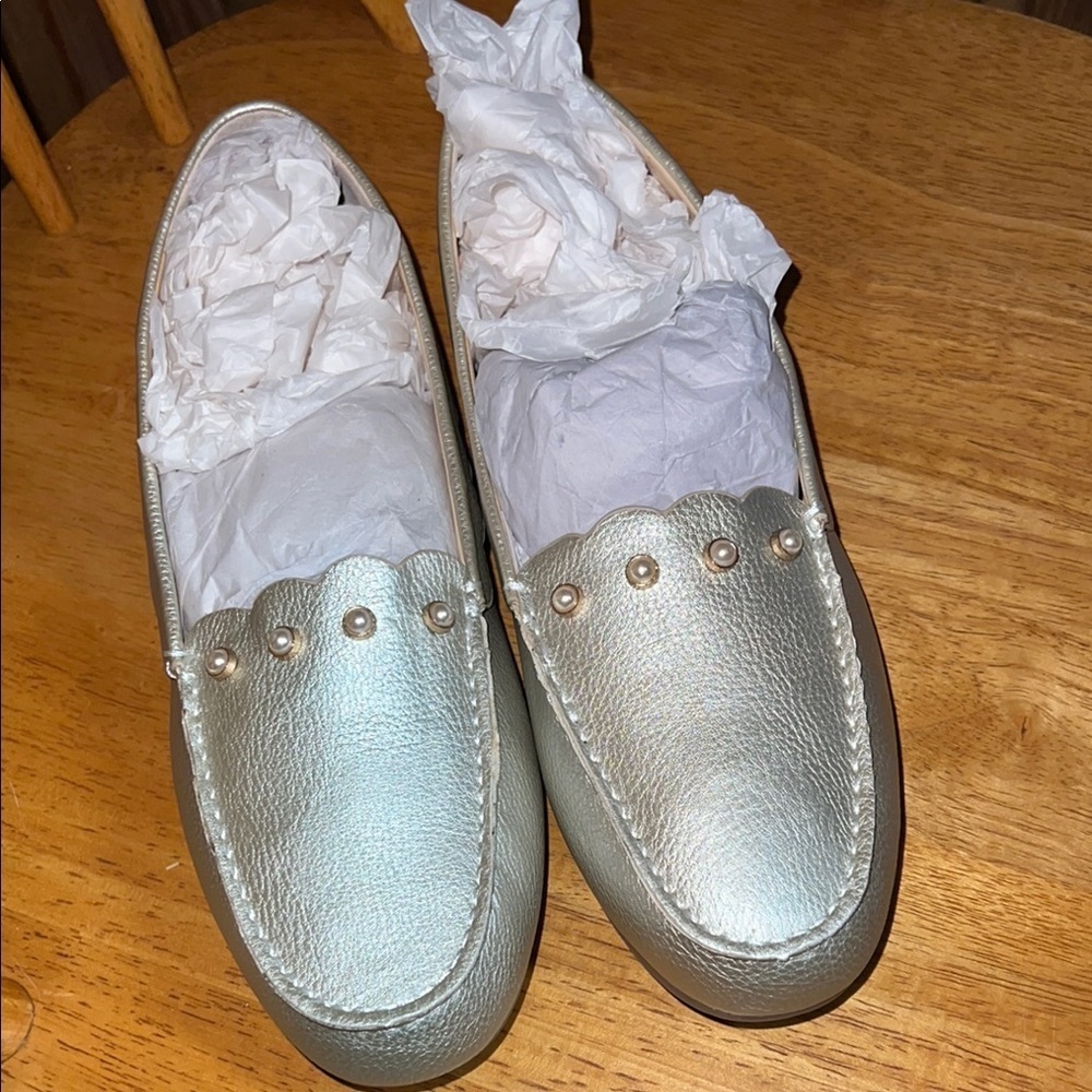 Crown & Ivy Silver Flats with Moccasin-Style Toe Pearl Accents Size 9
